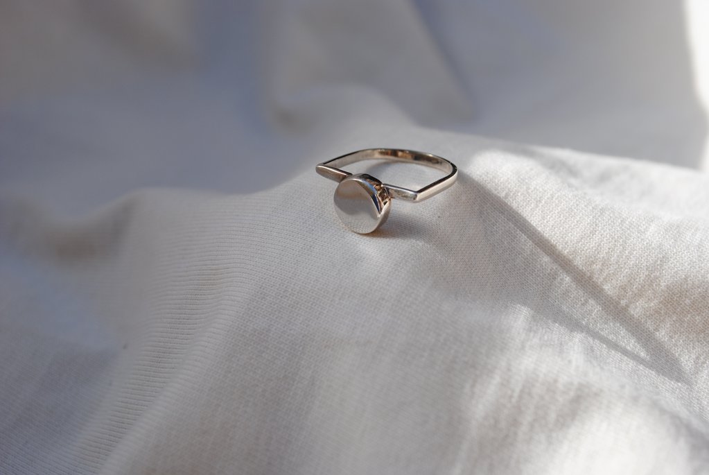 Petite Disc Ring